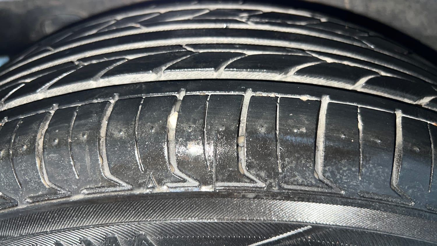 Used 2014 Hyundai Grand i10 Sportz 1.2 Kappa VTVT Petrol Manual tyres RIGHT REAR TYRE TREAD VIEW