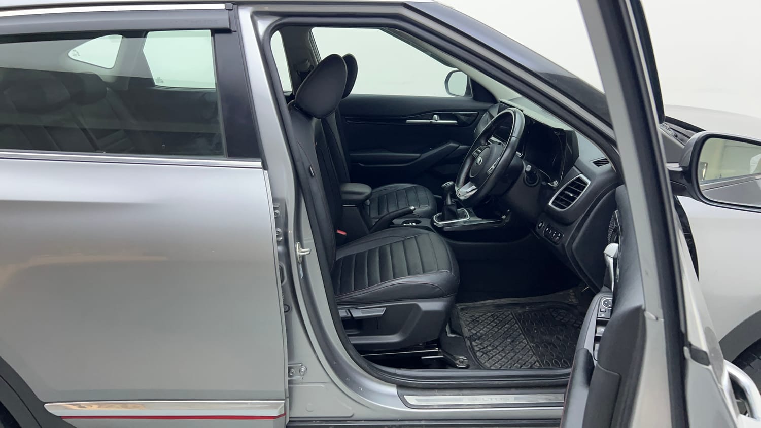 Used 2019 Kia Seltos GTX 1.4 Petrol Manual interior RIGHT SIDE FRONT DOOR CABIN VIEW