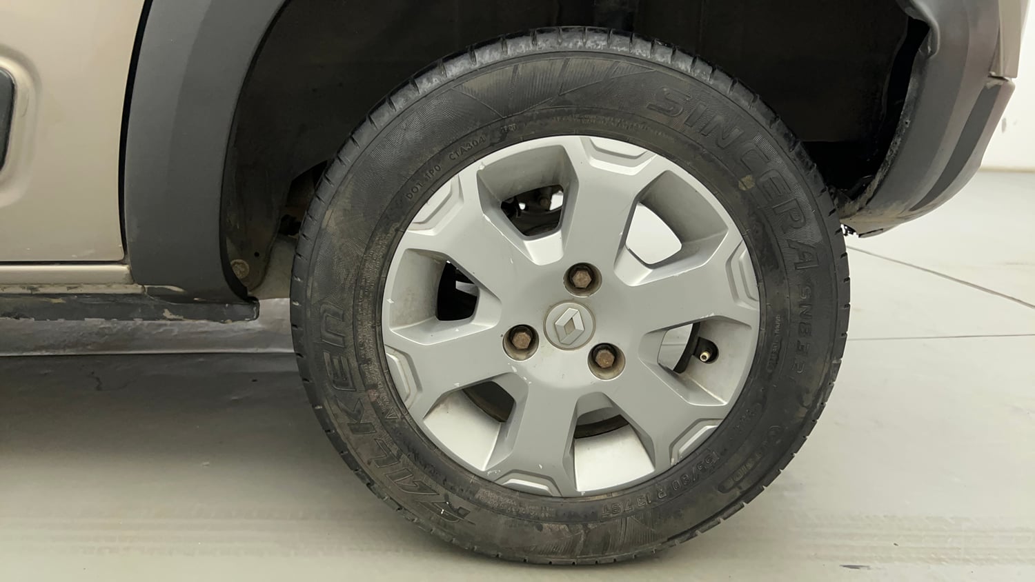 Used 2017 Renault Kwid CLIMBER 1.0 AMT Petrol Automatic tyres LEFT REAR TYRE RIM VIEW