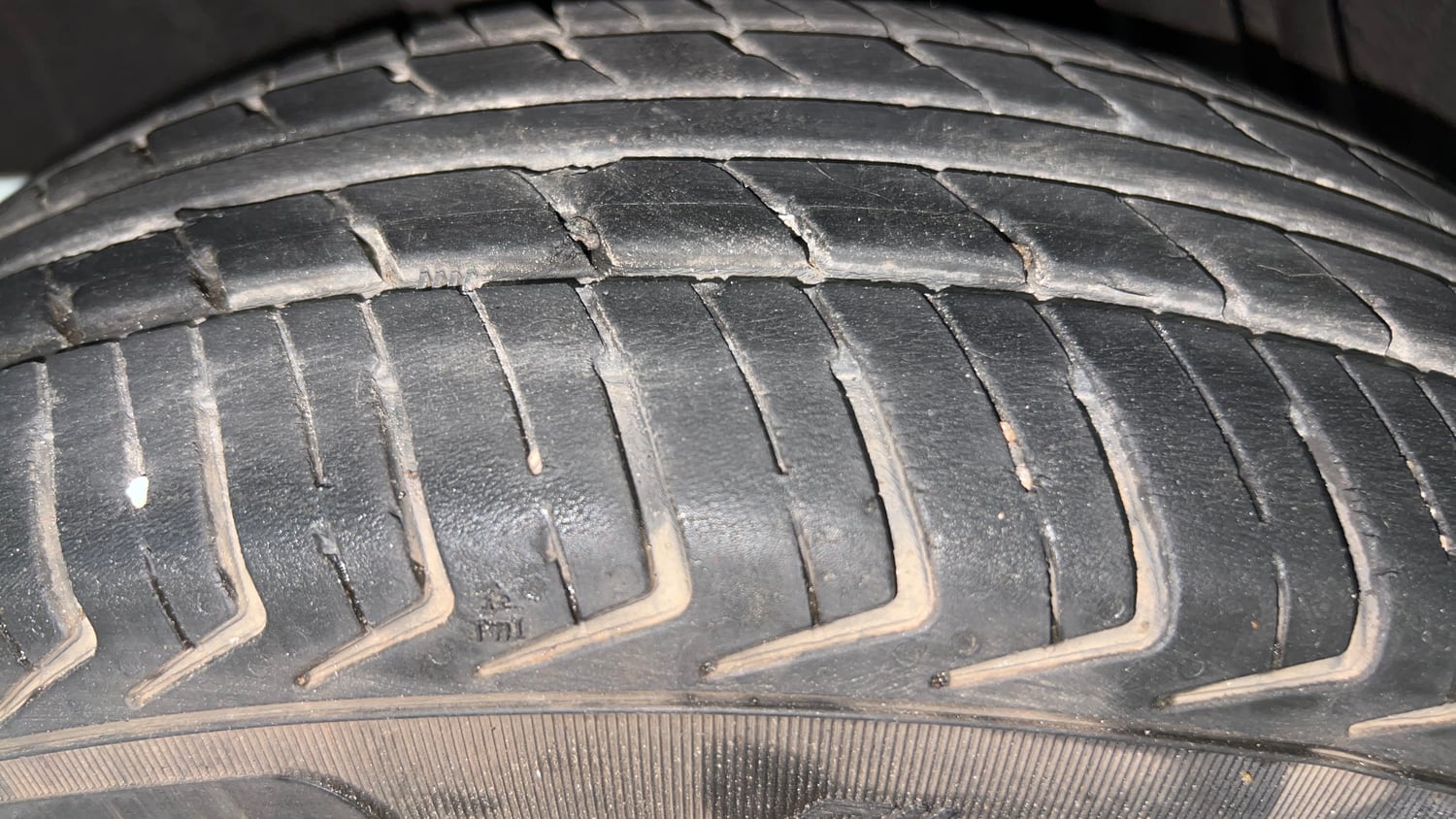 Used 2017 Renault Kwid 1.0 RXL AMT Petrol Automatic tyres RIGHT REAR TYRE TREAD VIEW