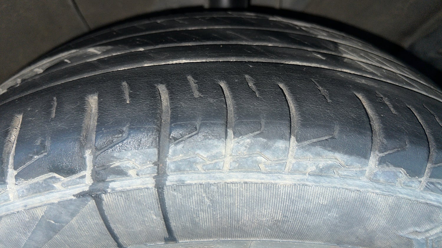 Used 2022 Hyundai Creta SX (O) 1.5 Diesel Automatic Diesel Automatic tyres RIGHT FRONT TYRE TREAD VIEW