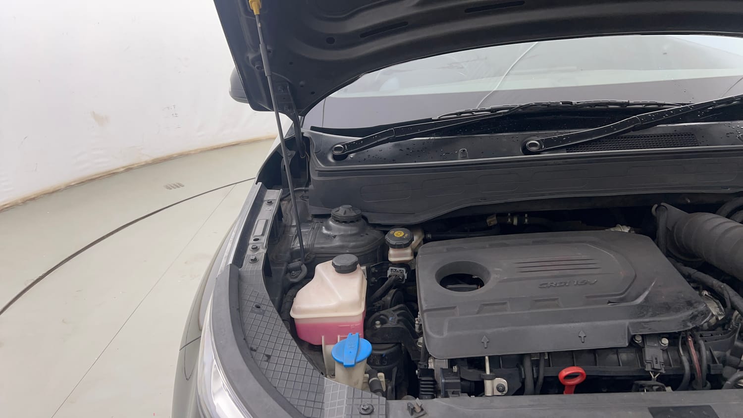 Used 2021 Hyundai Venue SX (O) 1.5 CRDi Diesel Manual engine ENGINE RIGHT SIDE HINGE & APRON VIEW