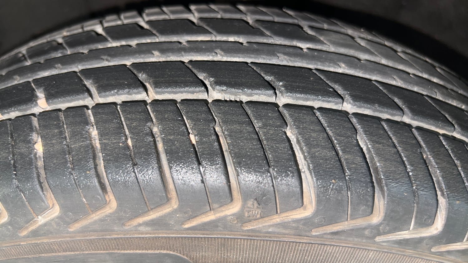 Used 2017 Renault Kwid 1.0 RXL AMT Petrol Automatic tyres LEFT FRONT TYRE TREAD VIEW