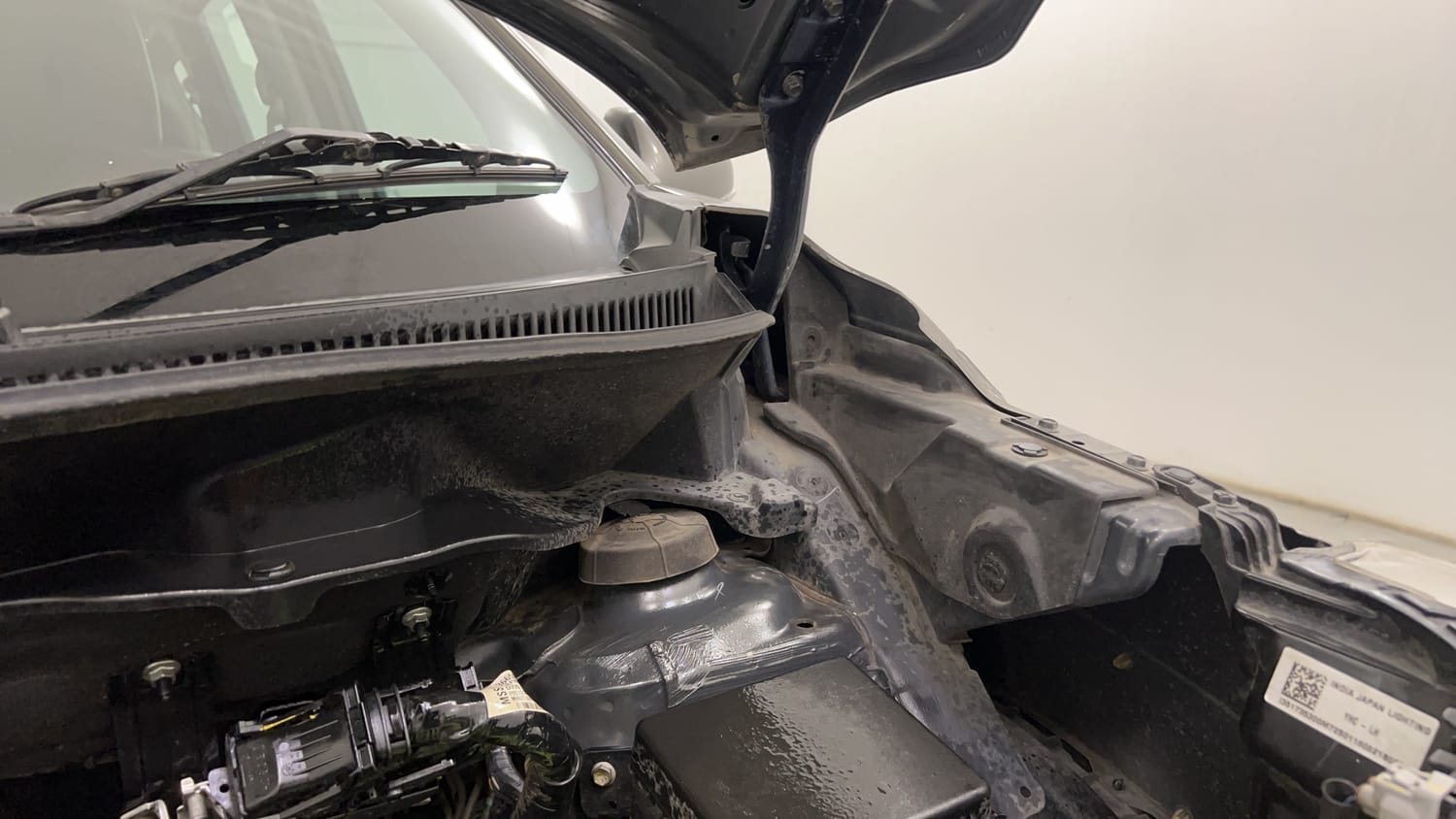 Used 2019 Maruti Suzuki XL6 Alpha AT Petrol Petrol Automatic engine ENGINE LEFT SIDE HINGE & APRON VIEW