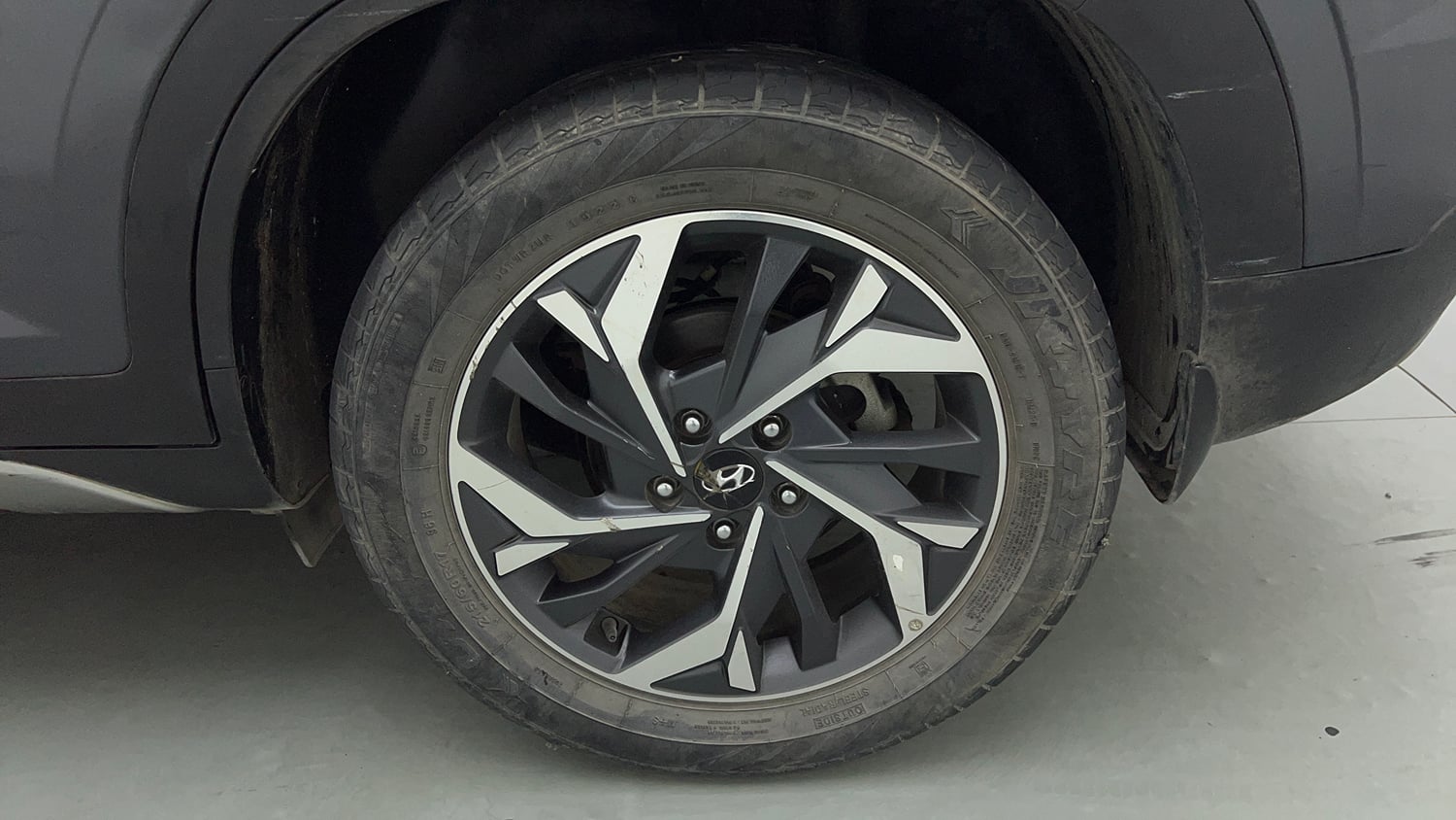 Used 2022 Hyundai Creta SX (O) 1.5 Diesel Automatic Diesel Automatic tyres LEFT REAR TYRE RIM VIEW
