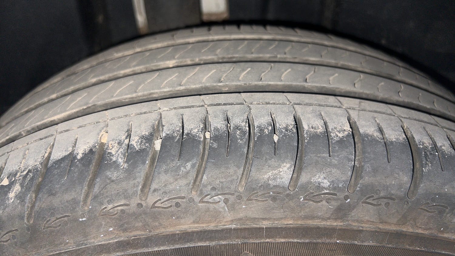 Used 2025 Volkswagen Virtus Comfortline 1.0 TSI MT Petrol Manual tyres RIGHT REAR TYRE TREAD VIEW