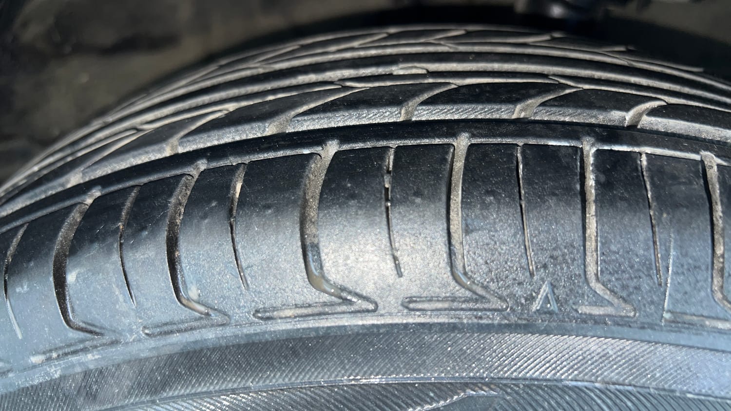 Used 2014 Hyundai Grand i10 Sportz 1.2 Kappa VTVT Petrol Manual tyres RIGHT FRONT TYRE TREAD VIEW