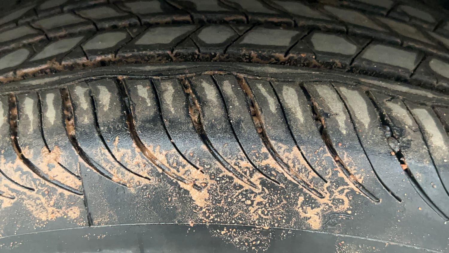 Used 2021 Hyundai Venue SX (O) 1.5 CRDi Diesel Manual tyres LEFT FRONT TYRE TREAD VIEW