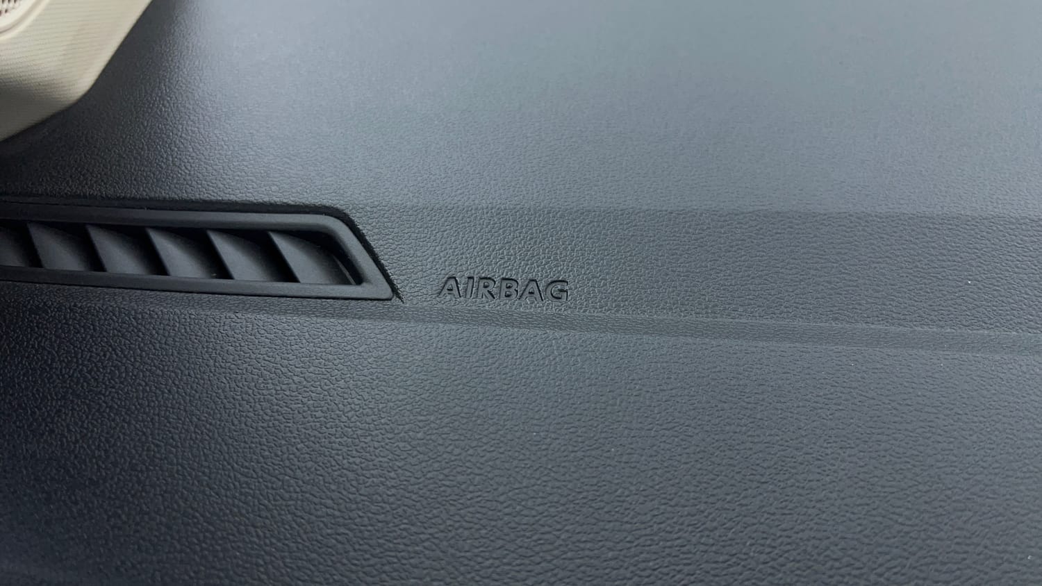 Used 2025 Volkswagen Virtus Comfortline 1.0 TSI MT Petrol Manual top_features Airbags