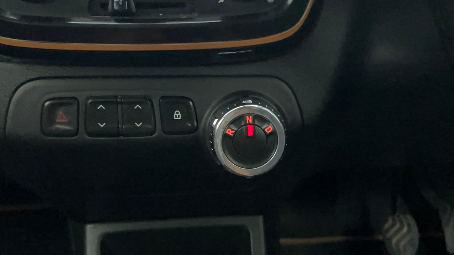 Used 2017 Renault Kwid CLIMBER 1.0 AMT Petrol Automatic interior GEAR  KNOB VIEW