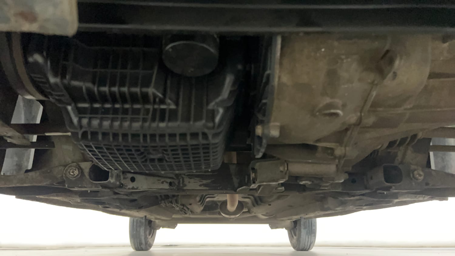 Used 2017 Renault Kwid CLIMBER 1.0 AMT Petrol Automatic extra FRONT LEFT UNDERBODY VIEW