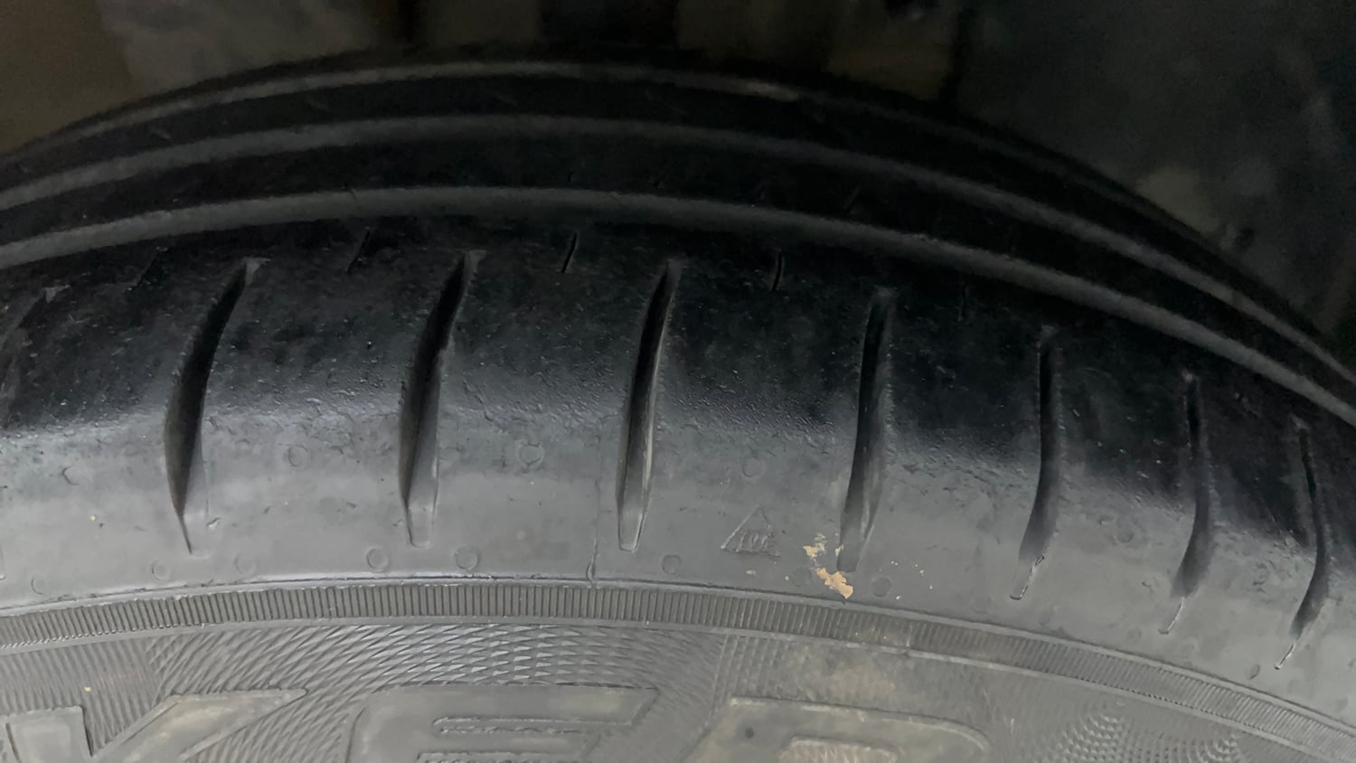 Used 2017 Renault Kwid CLIMBER 1.0 AMT Petrol Automatic tyres RIGHT FRONT TYRE TREAD VIEW