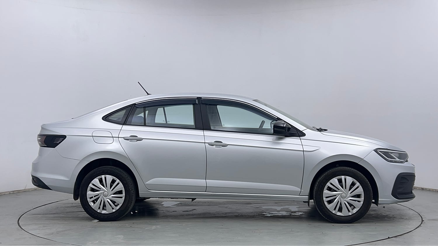 Used 2025 Volkswagen Virtus Comfortline 1.0 TSI MT Petrol Manual exterior RIGHT SIDE VIEW