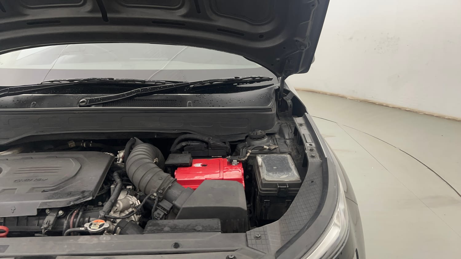 Used 2021 Hyundai Venue SX (O) 1.5 CRDi Diesel Manual engine ENGINE LEFT SIDE HINGE & APRON VIEW