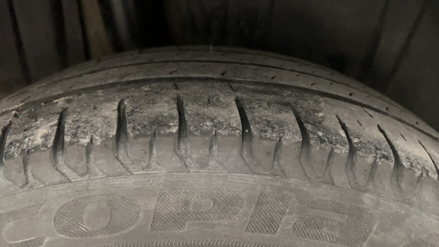 Used 2019 Maruti Suzuki XL6 Alpha AT Petrol Petrol Automatic tyres RIGHT REAR TYRE TREAD VIEW