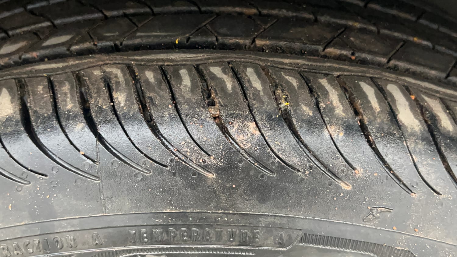 Used 2021 Hyundai Venue SX (O) 1.5 CRDi Diesel Manual tyres RIGHT FRONT TYRE TREAD VIEW