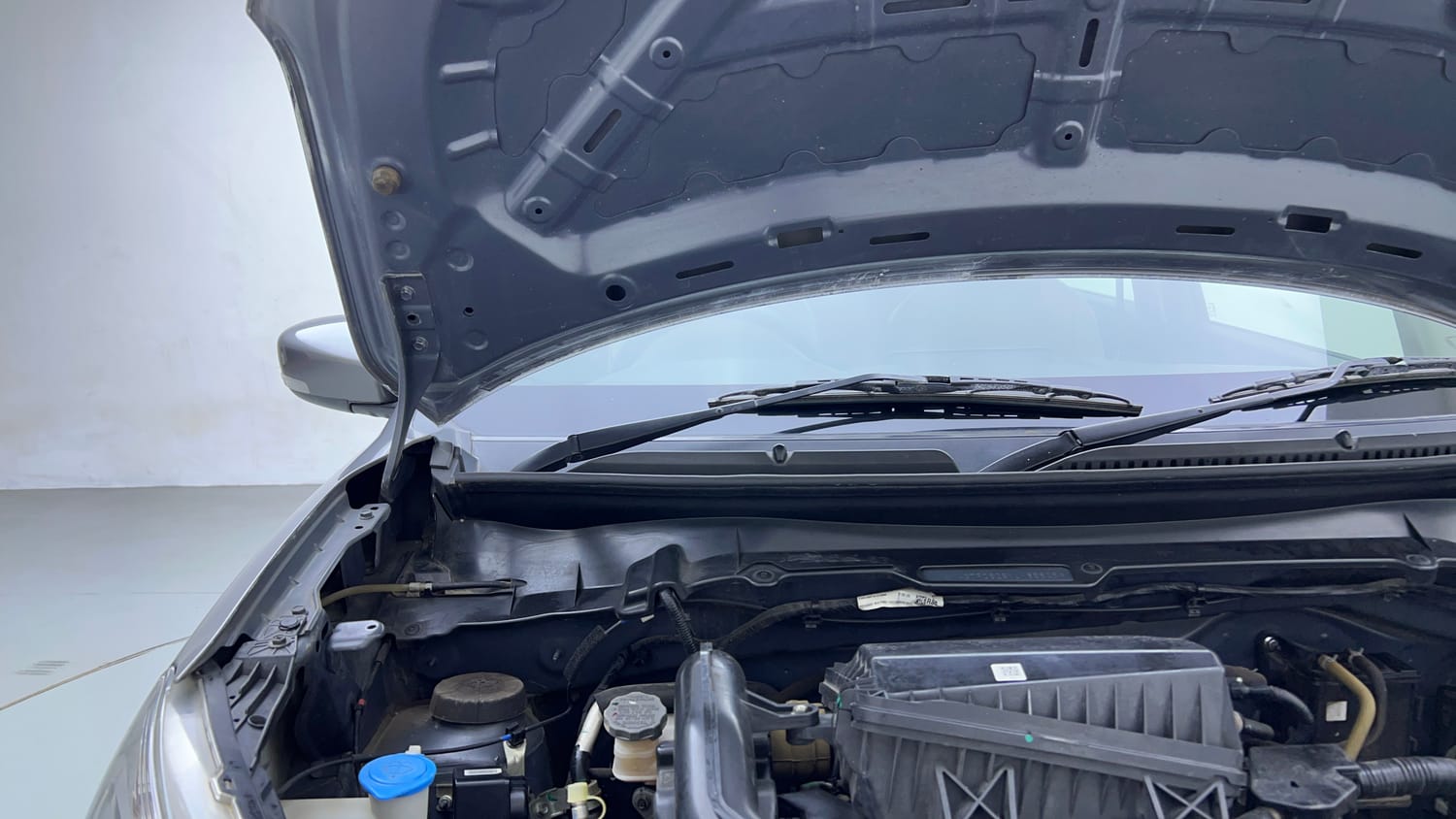 Used 2022 Maruti Suzuki Celerio ZXi Plus Petrol Manual engine ENGINE RIGHT SIDE HINGE & APRON VIEW