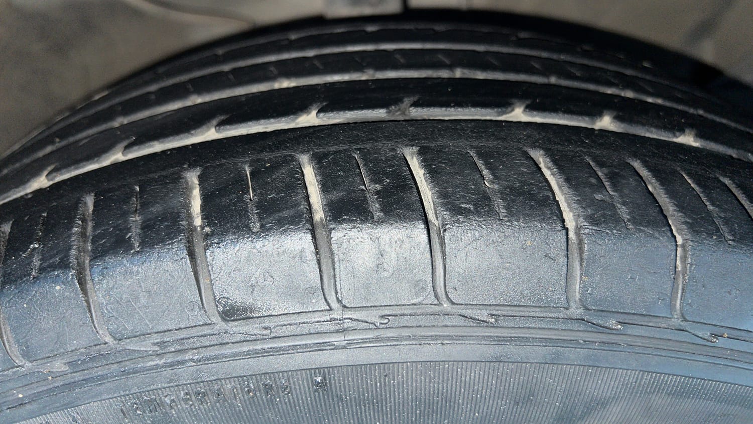 Used 2019 Kia Seltos GTX 1.4 Petrol Manual tyres RIGHT FRONT TYRE TREAD VIEW