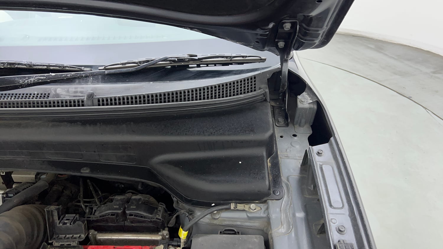 Used 2022 Hyundai Creta SX (O) 1.5 Diesel Automatic Diesel Automatic engine ENGINE LEFT SIDE HINGE & APRON VIEW