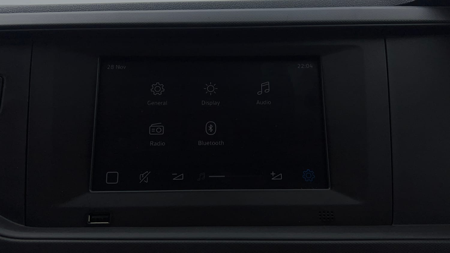 Used 2025 Volkswagen Virtus Comfortline 1.0 TSI MT Petrol Manual interior MUSIC SYSTEM & AC CONTROL VIEW