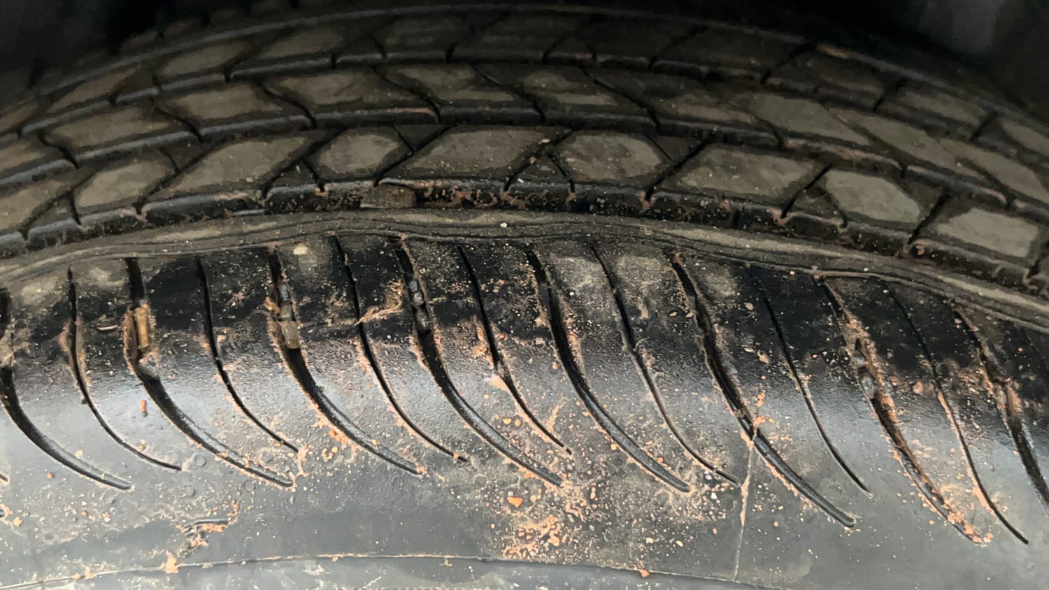 Used 2021 Hyundai Venue SX (O) 1.5 CRDi Diesel Manual tyres LEFT REAR TYRE TREAD VIEW