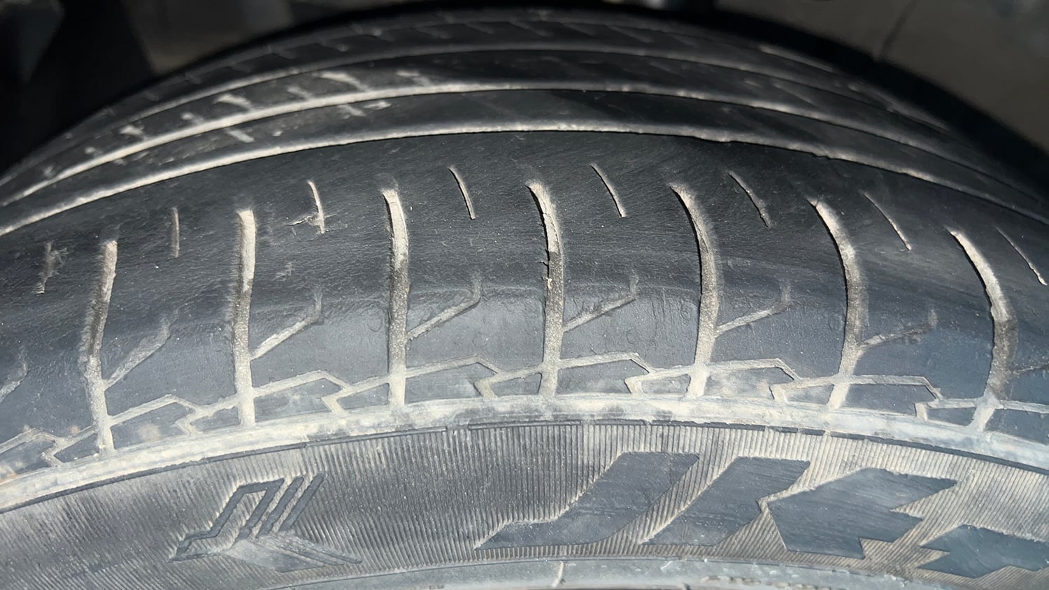 Used 2022 Hyundai Creta SX (O) 1.5 Diesel Automatic Diesel Automatic tyres LEFT FRONT TYRE TREAD VIEW