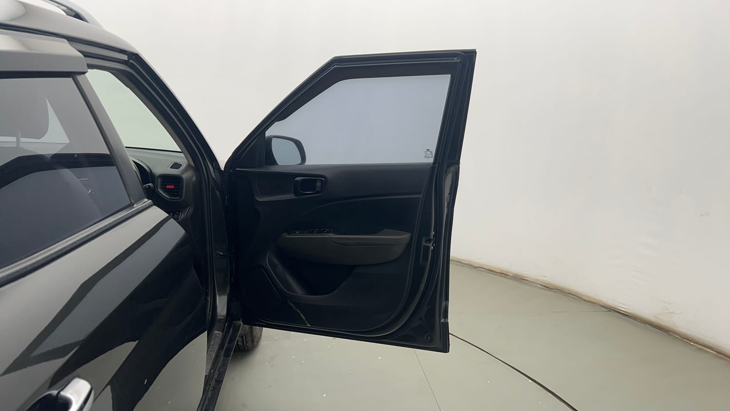 Used 2021 Hyundai Venue SX (O) 1.5 CRDi Diesel Manual interior RIGHT FRONT DOOR OPEN VIEW