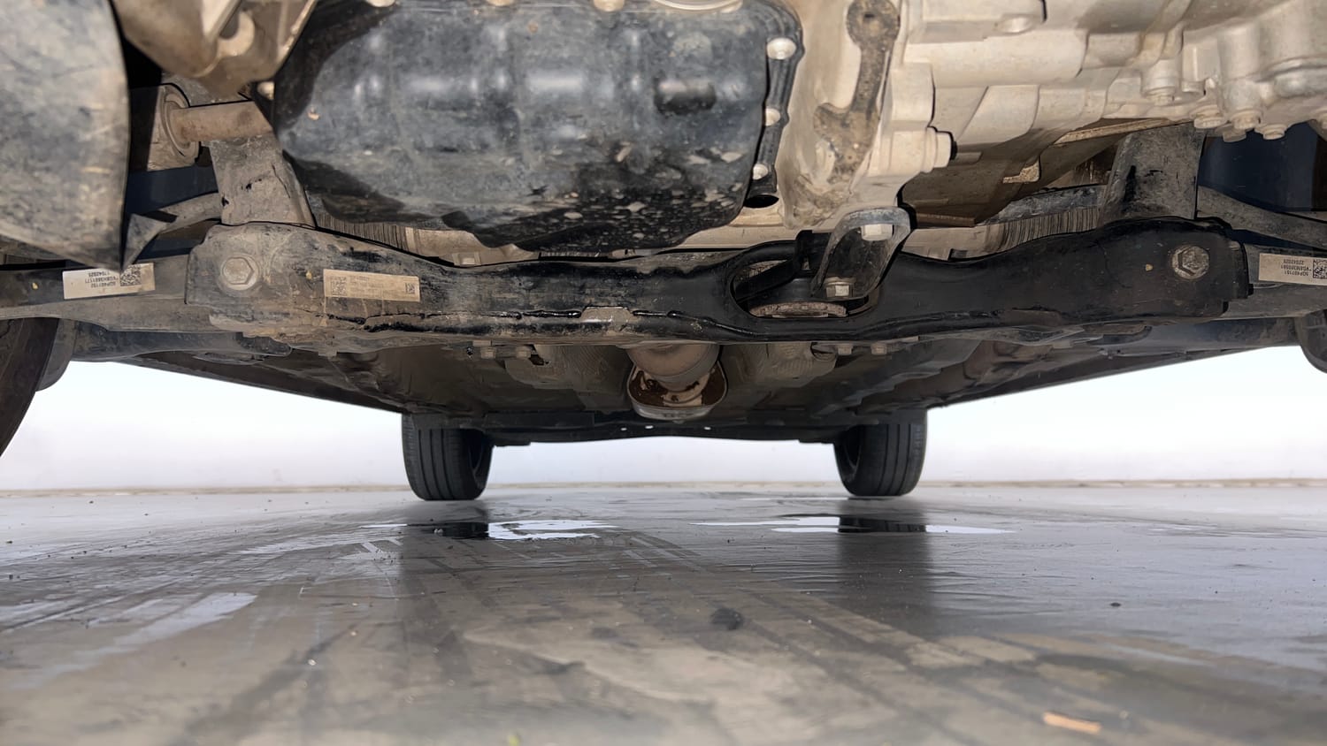 Used 2025 Volkswagen Virtus Comfortline 1.0 TSI MT Petrol Manual extra FRONT LEFT UNDERBODY VIEW