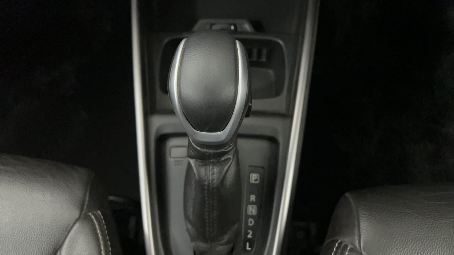 Used 2019 Maruti Suzuki XL6 Alpha AT Petrol Petrol Automatic interior GEAR  KNOB VIEW