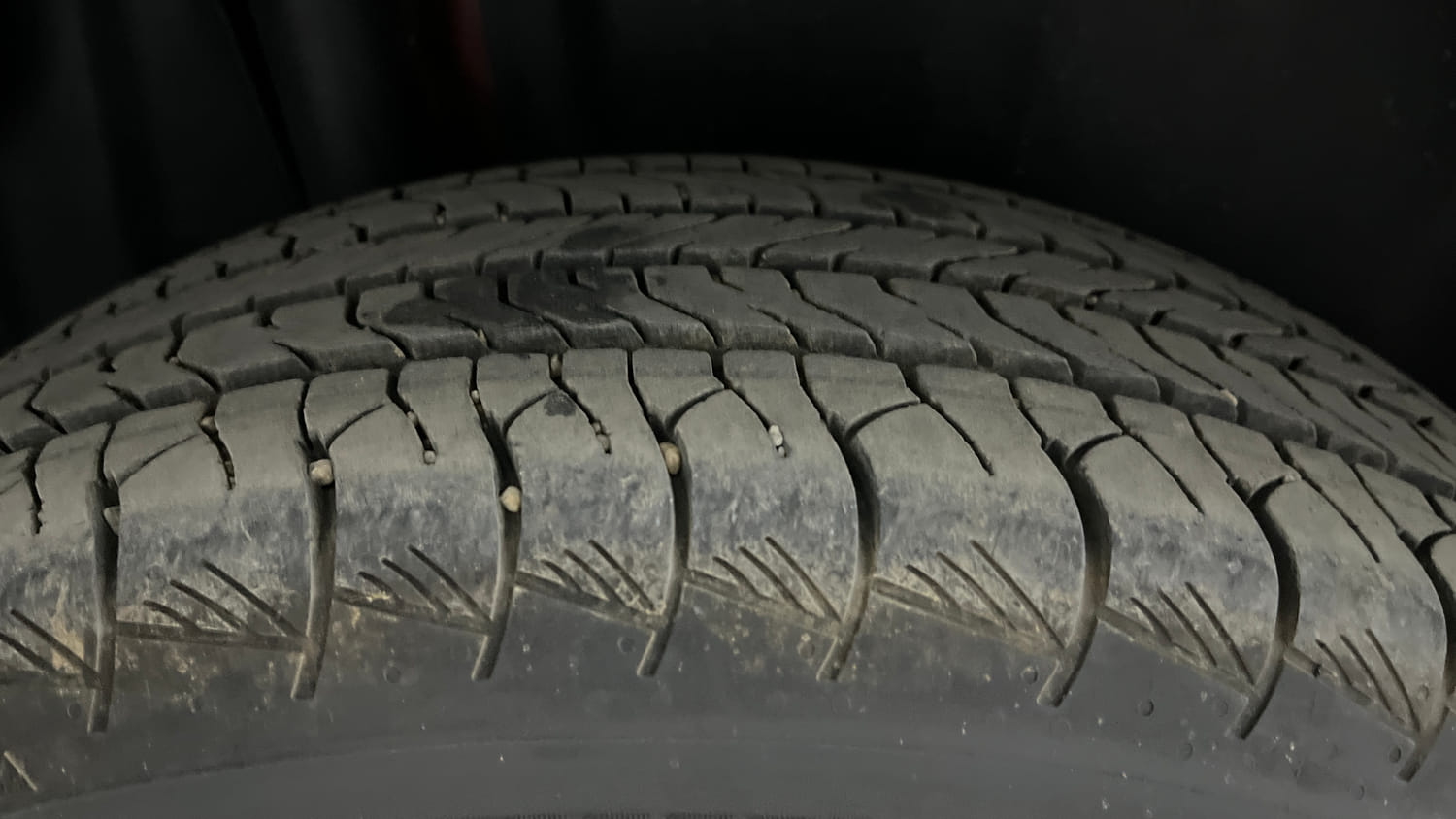 Used 2023 Toyota Urban Cruiser Hyryder V AWD NeoDrive Petrol Manual tyres RIGHT REAR TYRE TREAD VIEW