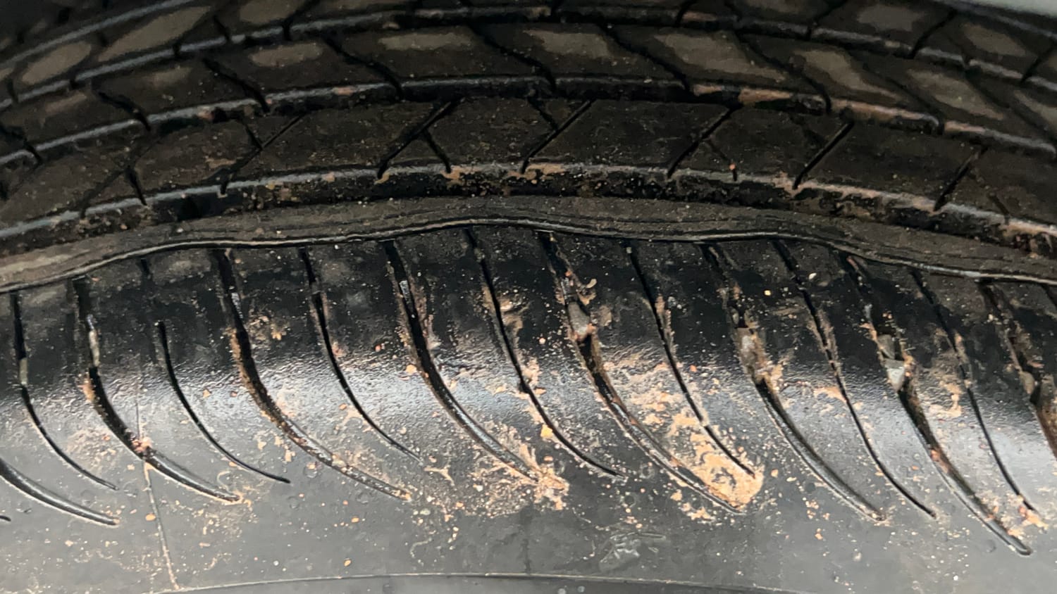 Used 2021 Hyundai Venue SX (O) 1.5 CRDi Diesel Manual tyres RIGHT REAR TYRE TREAD VIEW