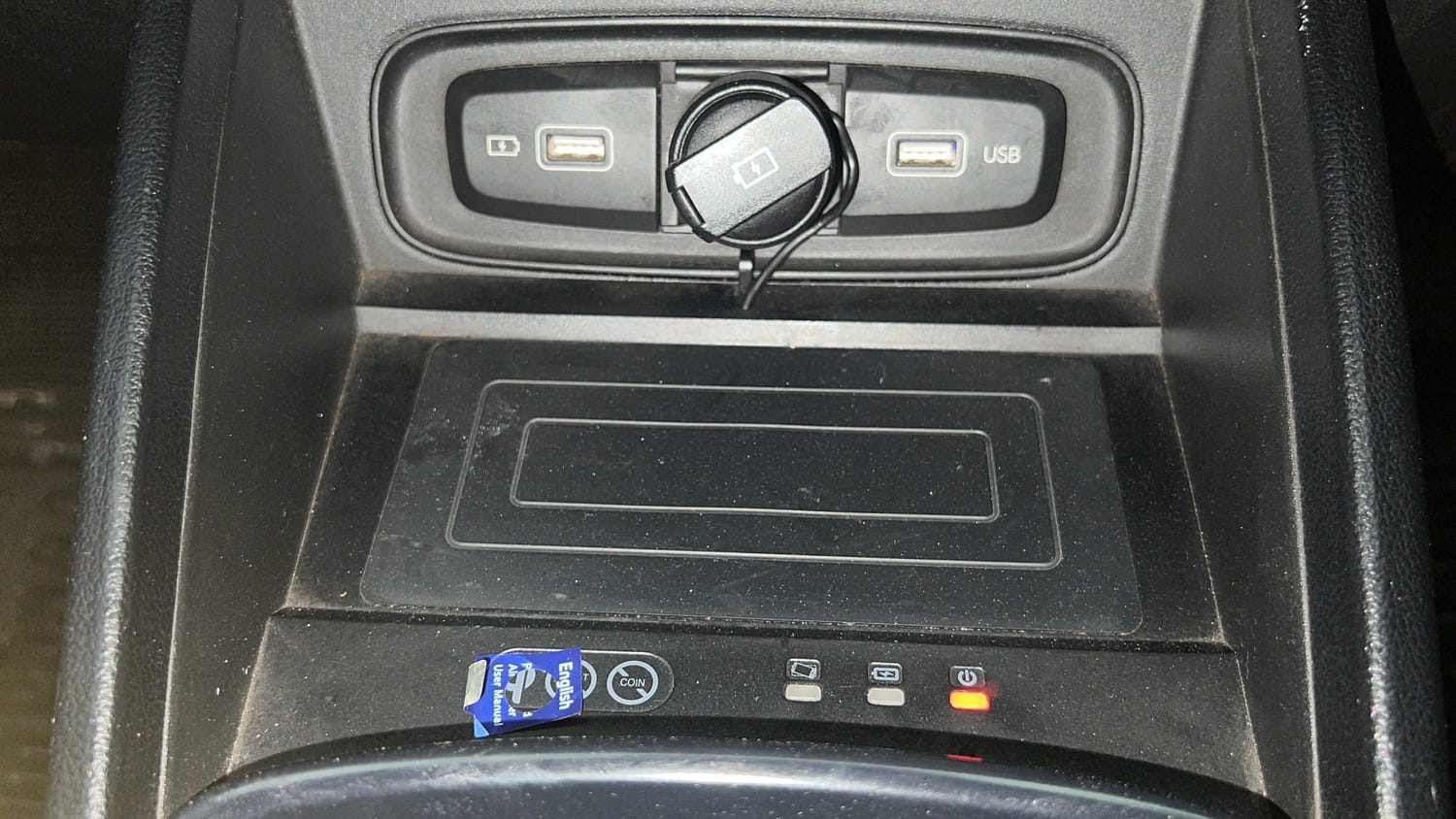 Used 2021 Hyundai Venue SX (O) 1.5 CRDi Diesel Manual top_features Wireless phone charging