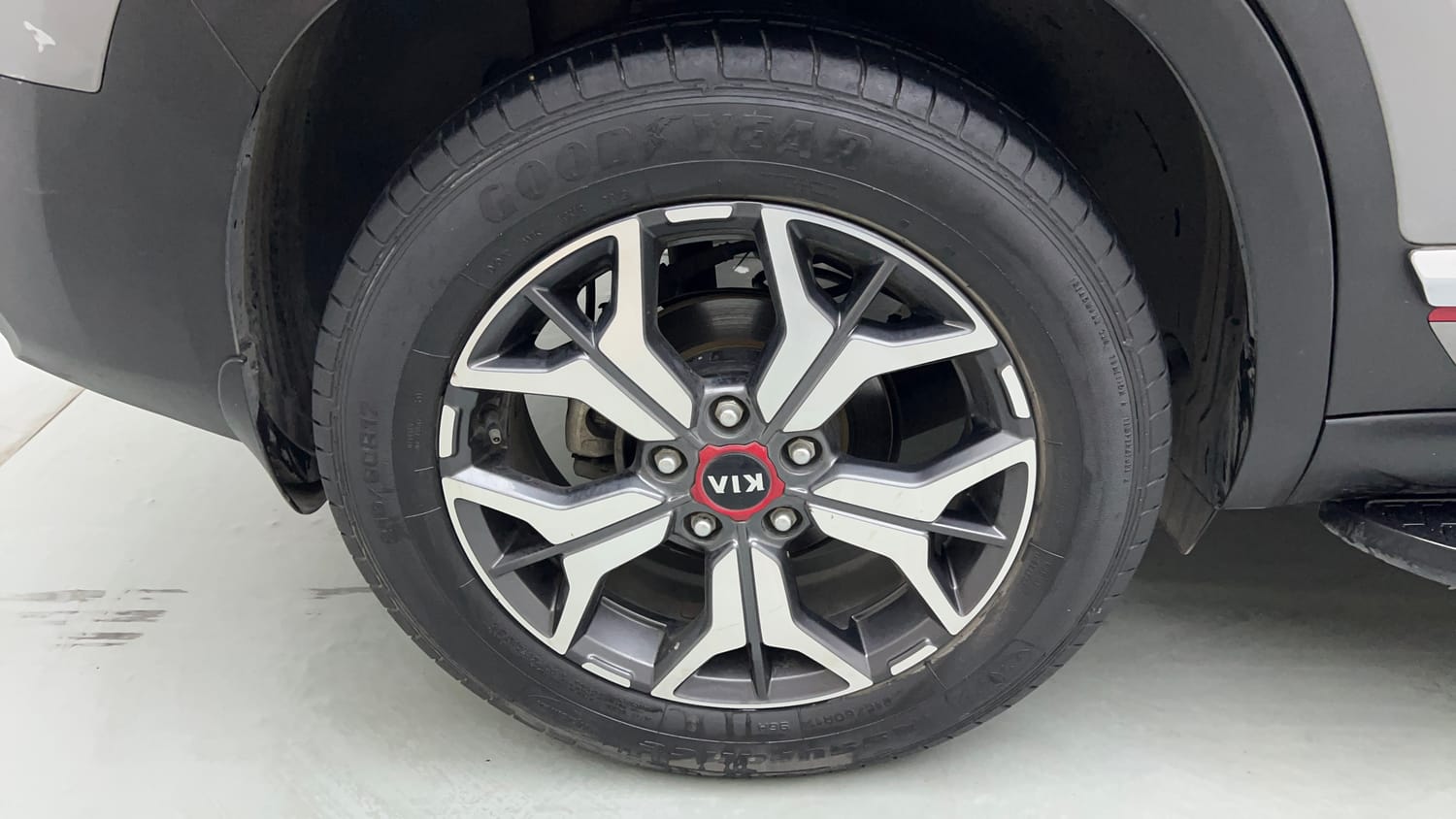 Used 2019 Kia Seltos GTX 1.4 Petrol Manual tyres RIGHT REAR TYRE RIM VIEW