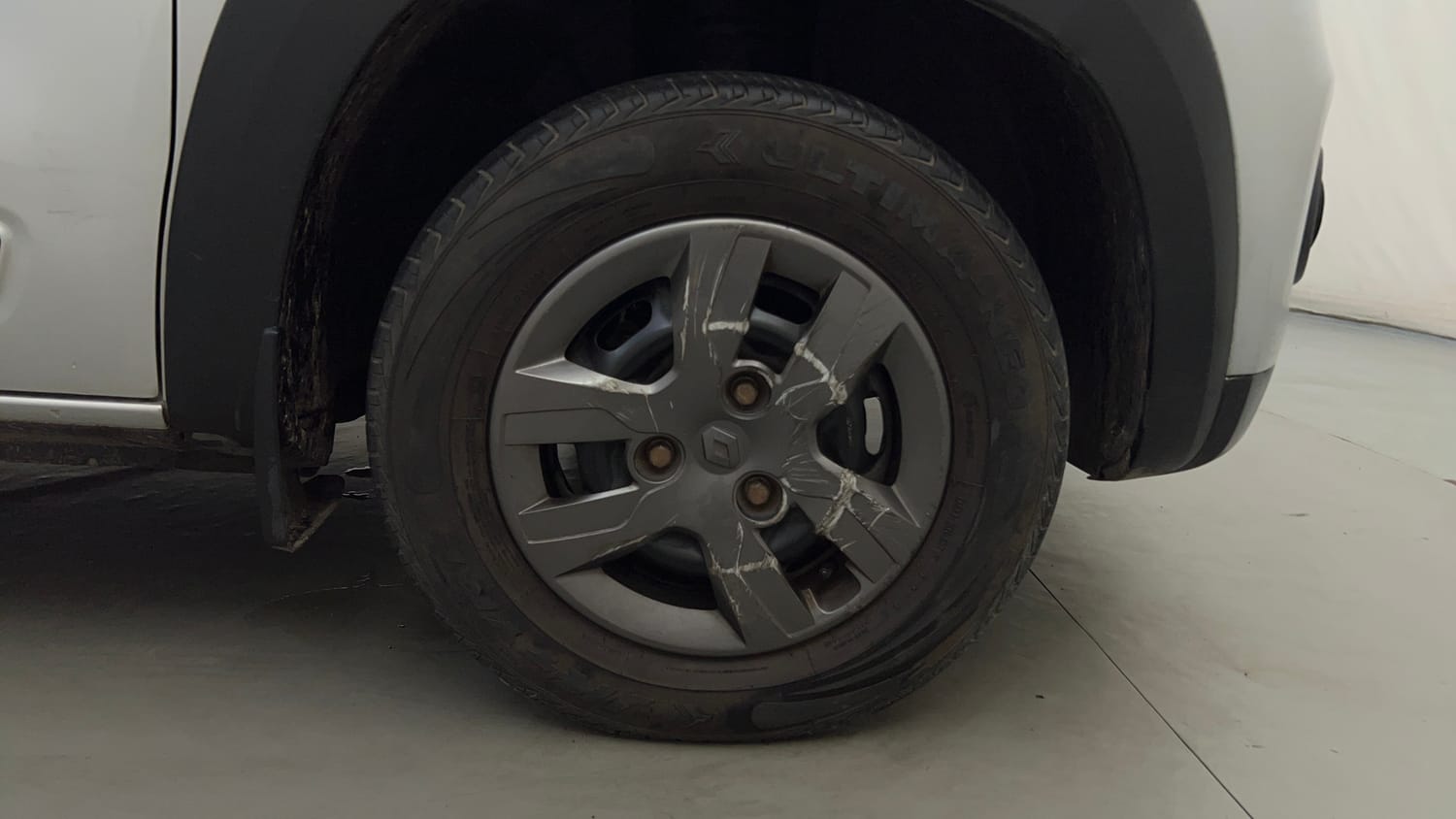 Used 2017 Renault Kwid 1.0 RXL AMT Petrol Automatic tyres RIGHT FRONT TYRE RIM VIEW