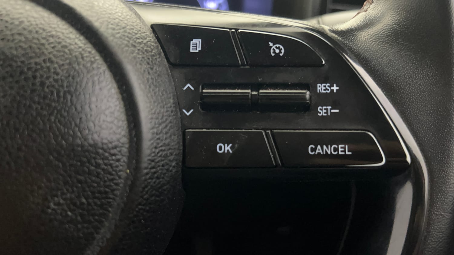 Used 2021 Hyundai Venue SX (O) 1.5 CRDi Diesel Manual top_features Cruise control