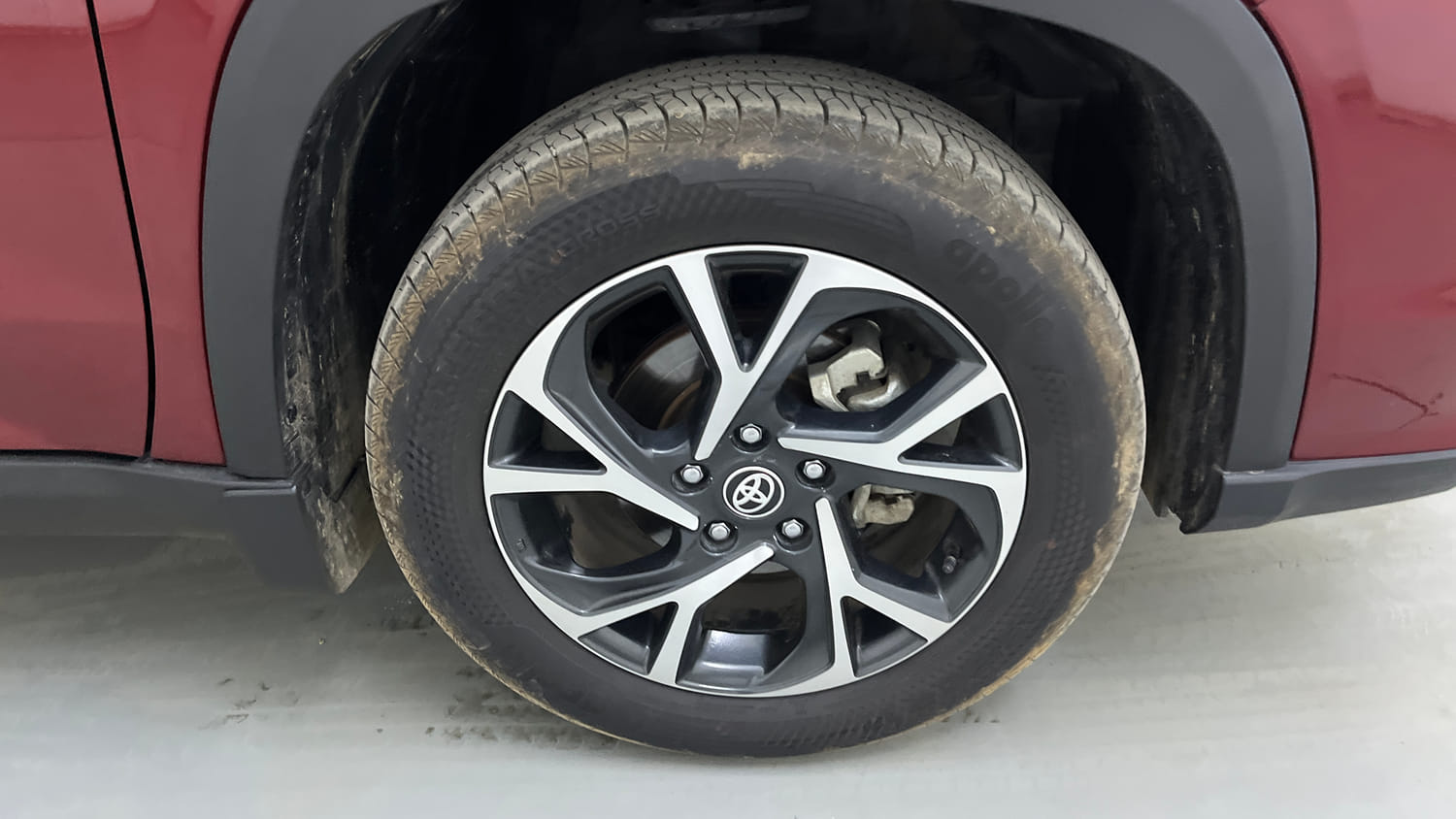 Used 2023 Toyota Urban Cruiser Hyryder V AWD NeoDrive Petrol Manual tyres RIGHT FRONT TYRE RIM VIEW