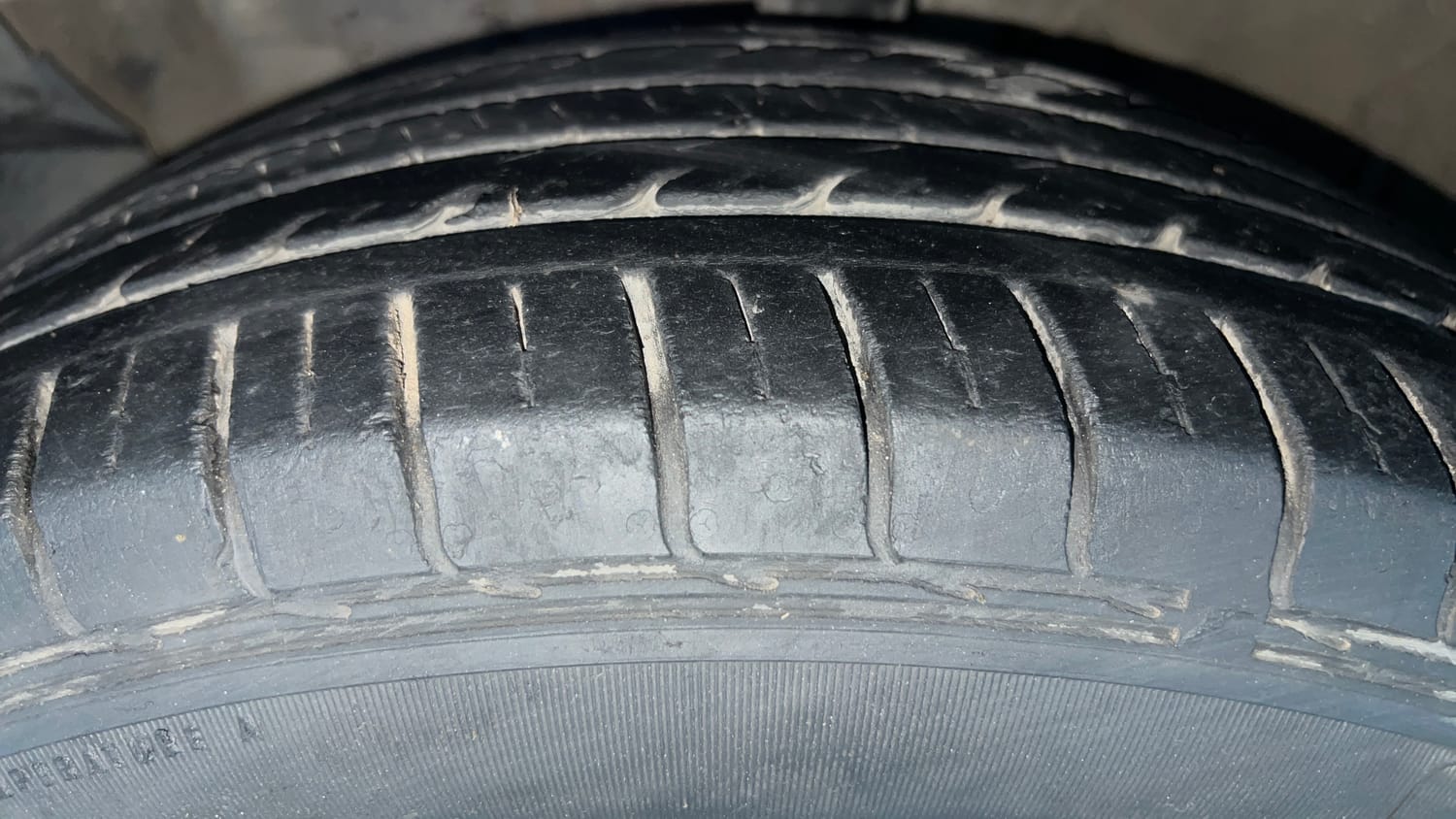 Used 2019 Kia Seltos GTX 1.4 Petrol Manual tyres LEFT FRONT TYRE TREAD VIEW