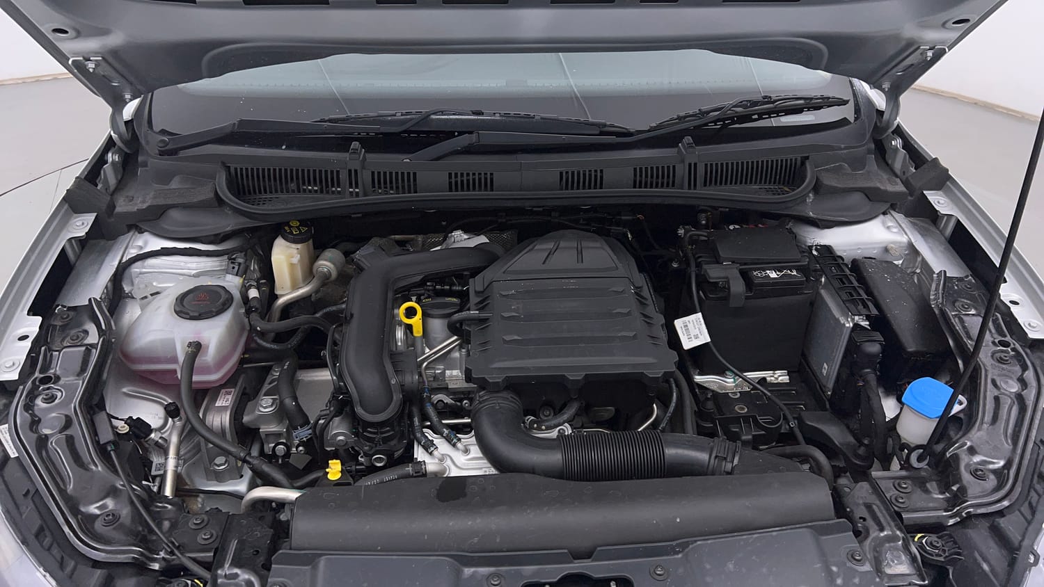 Used 2025 Volkswagen Virtus Comfortline 1.0 TSI MT Petrol Manual engine ENGINE & BONNET OPEN FRONT VIEW