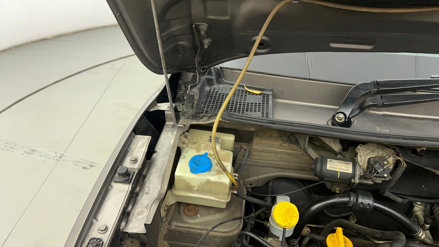 Used 2017 Renault Kwid CLIMBER 1.0 AMT Petrol Automatic engine ENGINE RIGHT SIDE HINGE & APRON VIEW