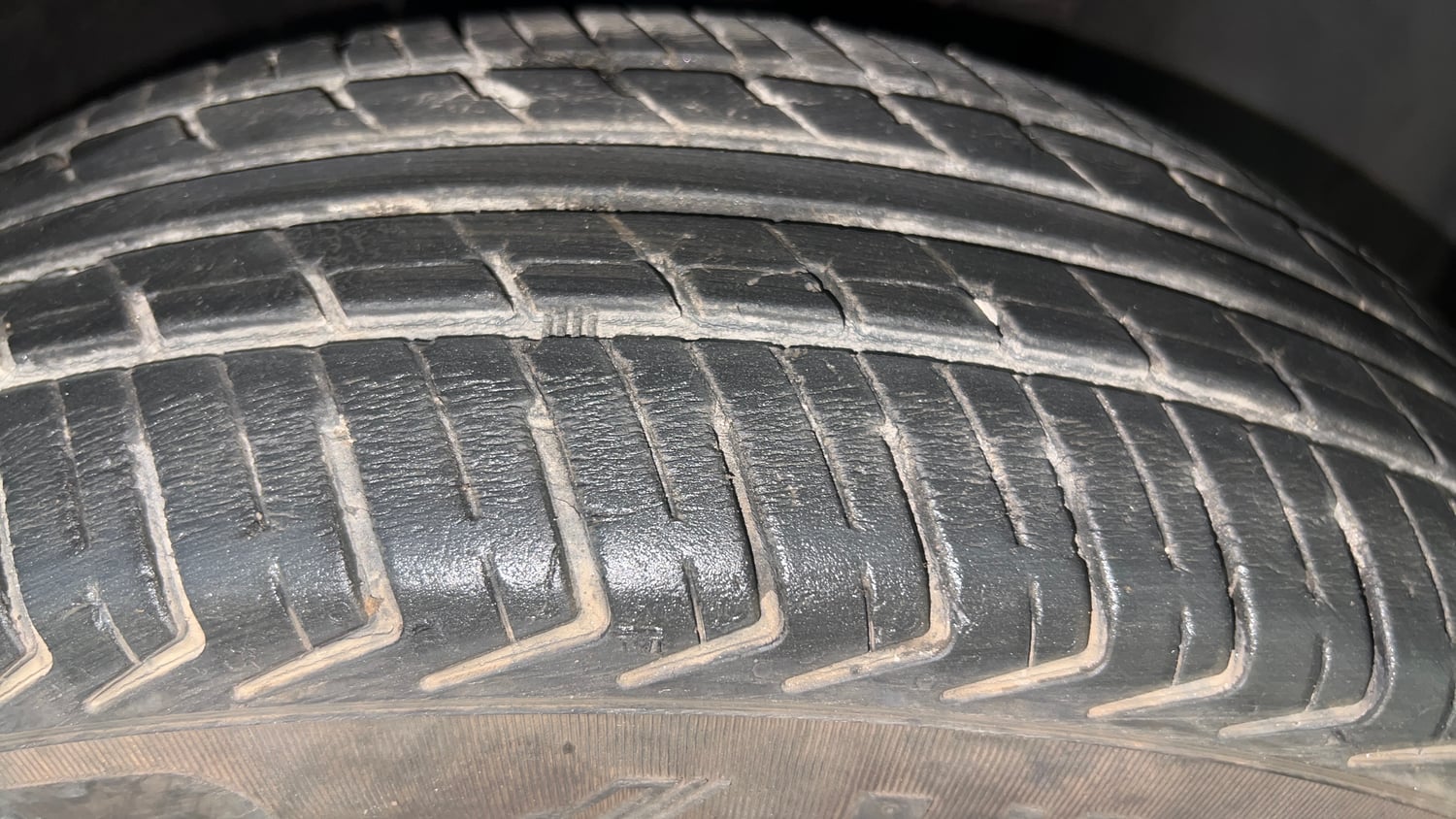 Used 2017 Renault Kwid 1.0 RXL AMT Petrol Automatic tyres RIGHT FRONT TYRE TREAD VIEW