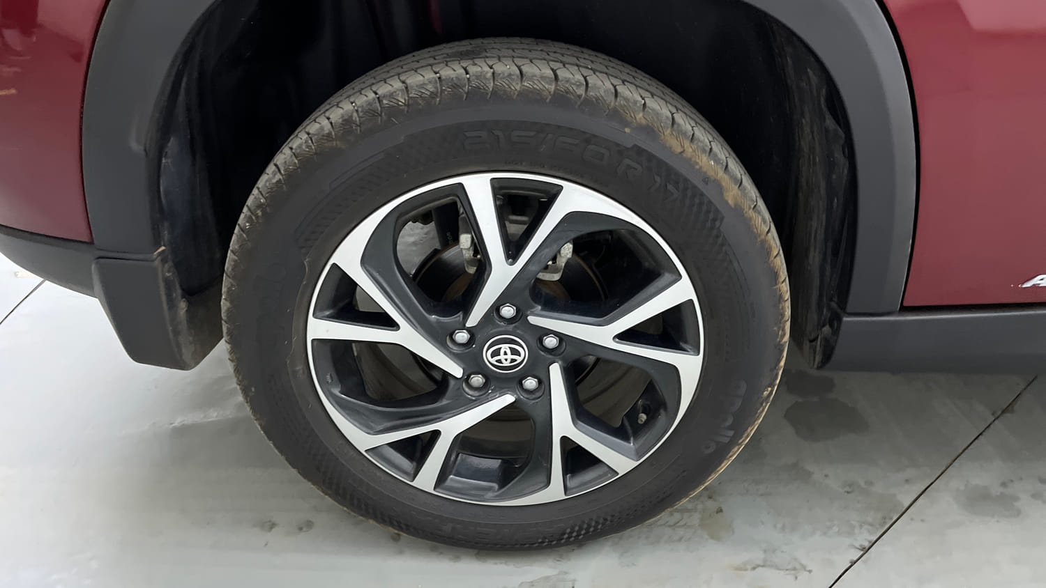 Used 2023 Toyota Urban Cruiser Hyryder V AWD NeoDrive Petrol Manual tyres RIGHT REAR TYRE RIM VIEW