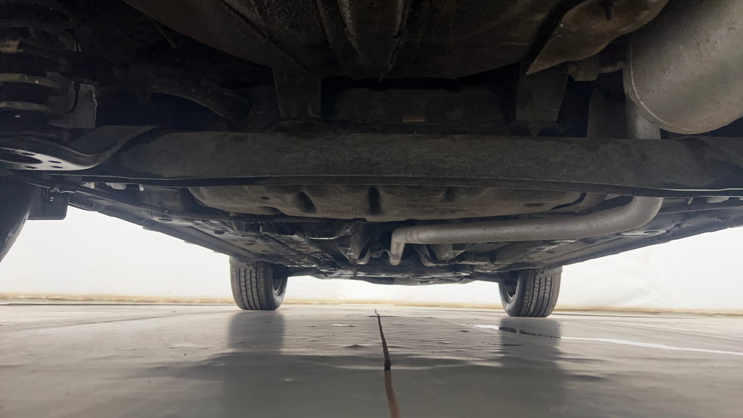 Used 2021 Hyundai Venue SX (O) 1.5 CRDi Diesel Manual extra REAR UNDERBODY VIEW (TAKEN FROM REAR)
