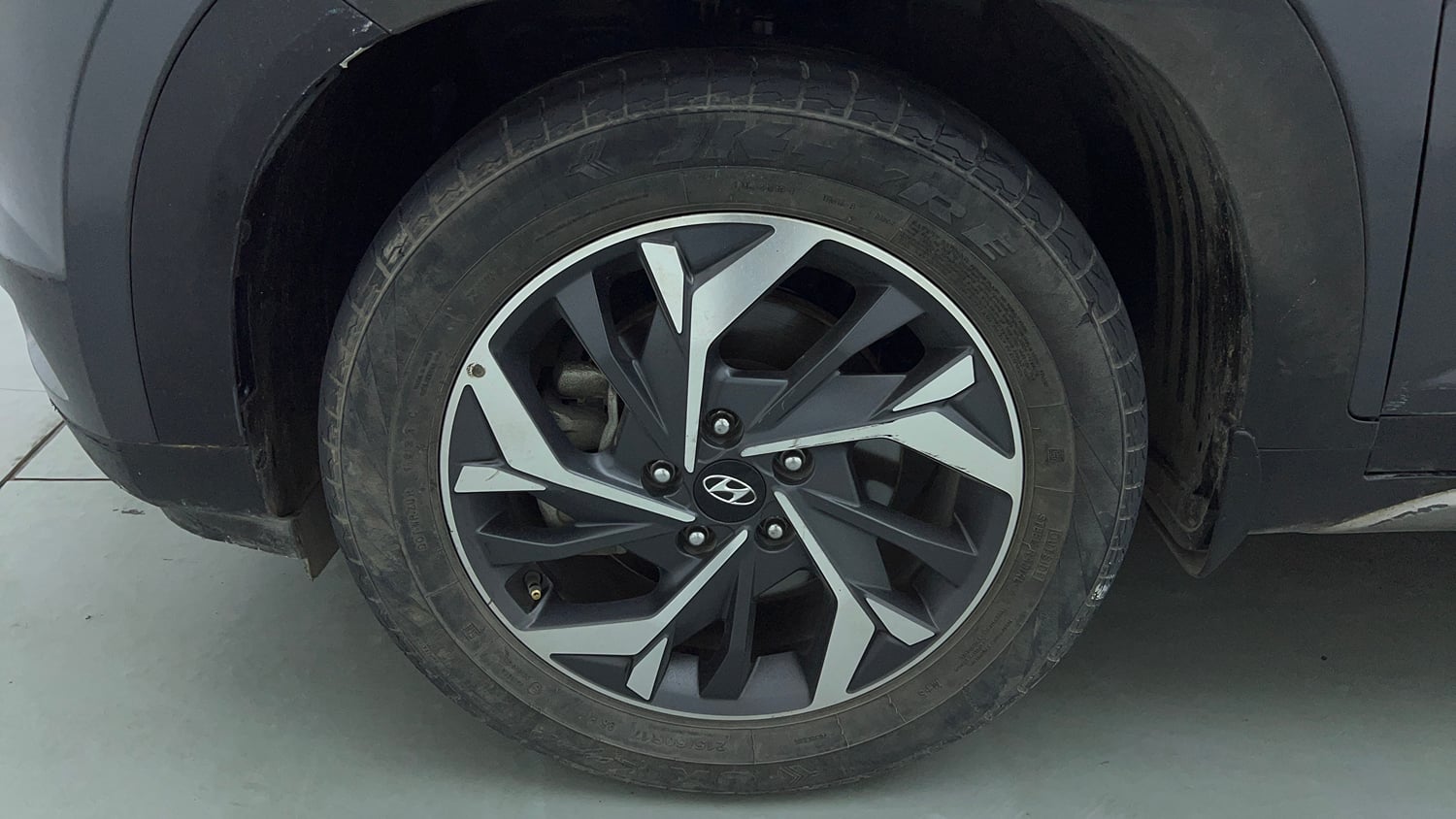 Used 2022 Hyundai Creta SX (O) 1.5 Diesel Automatic Diesel Automatic tyres LEFT FRONT TYRE RIM VIEW