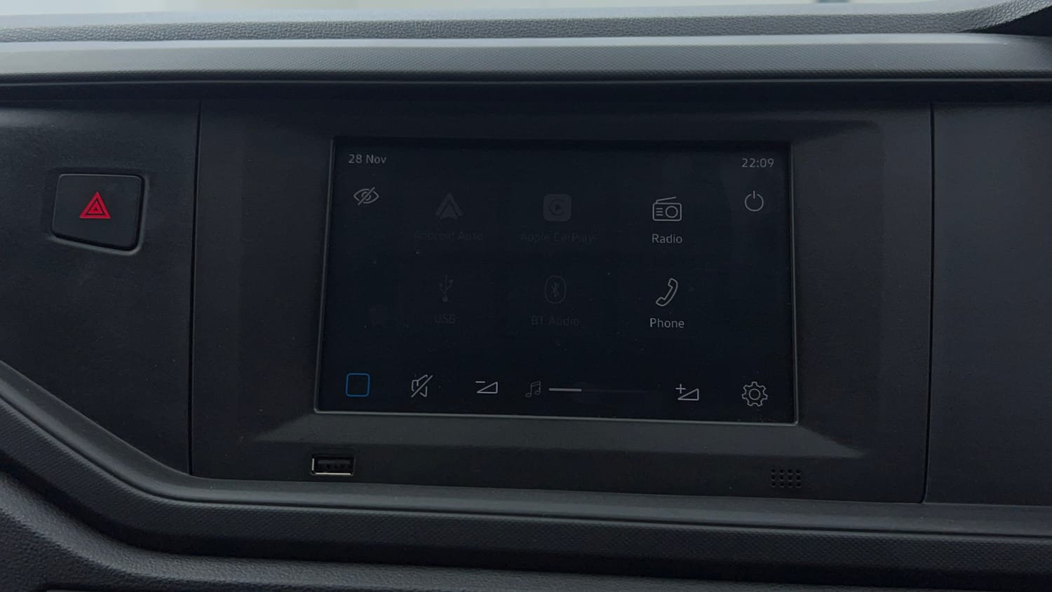 Used 2025 Volkswagen Virtus Comfortline 1.0 TSI MT Petrol Manual top_features Touch screen infotainment system