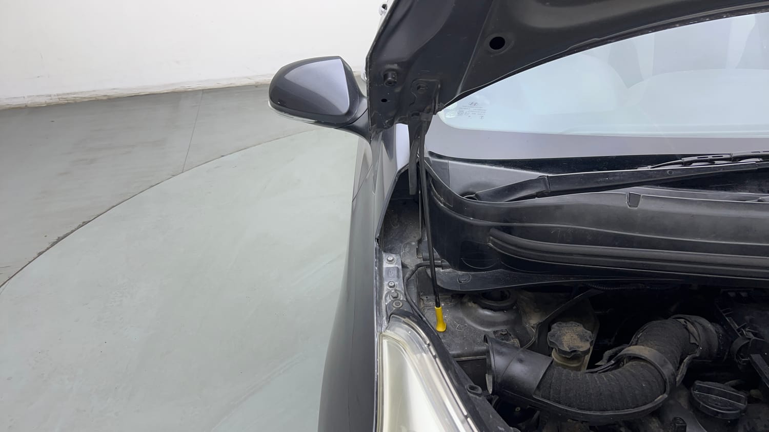 Used 2014 Hyundai Grand i10 Sportz 1.2 Kappa VTVT Petrol Manual engine ENGINE RIGHT SIDE HINGE & APRON VIEW