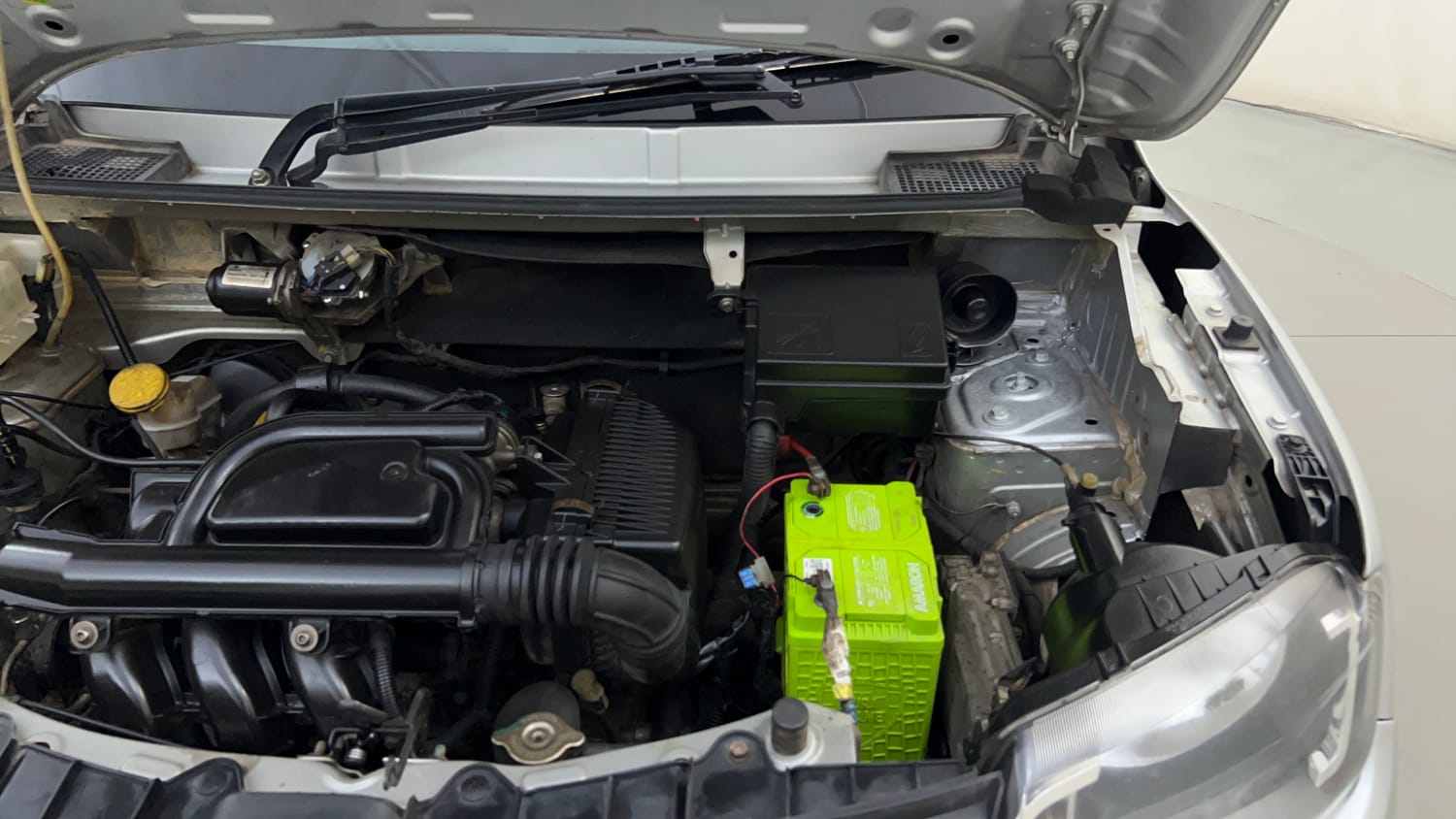 Used 2017 Renault Kwid 1.0 RXL AMT Petrol Automatic engine ENGINE LEFT SIDE HINGE & APRON VIEW