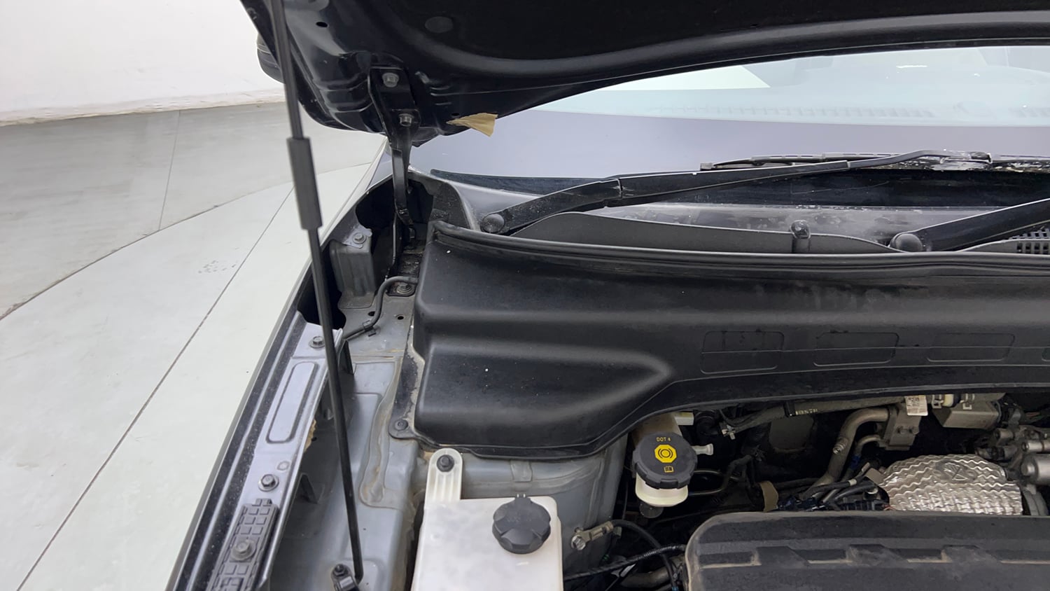 Used 2022 Hyundai Creta SX (O) 1.5 Diesel Automatic Diesel Automatic engine ENGINE RIGHT SIDE HINGE & APRON VIEW