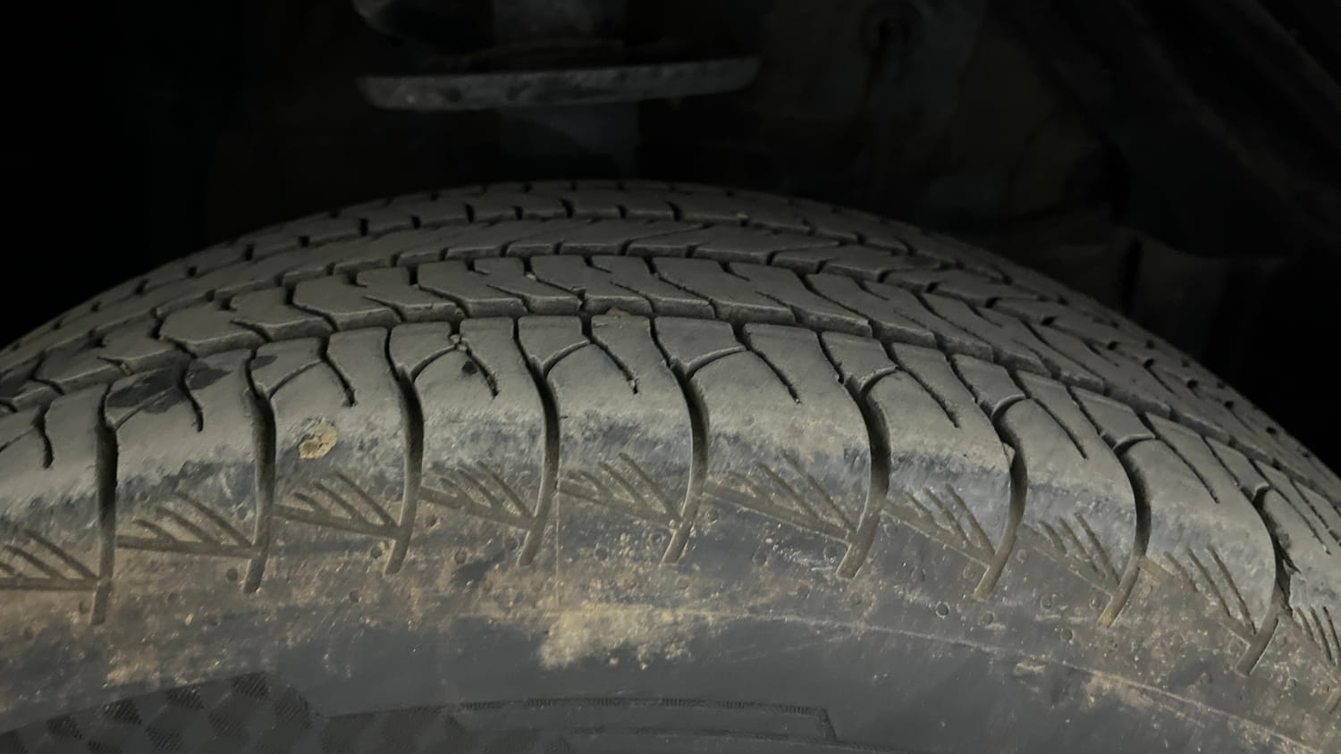 Used 2023 Toyota Urban Cruiser Hyryder V AWD NeoDrive Petrol Manual tyres RIGHT FRONT TYRE TREAD VIEW