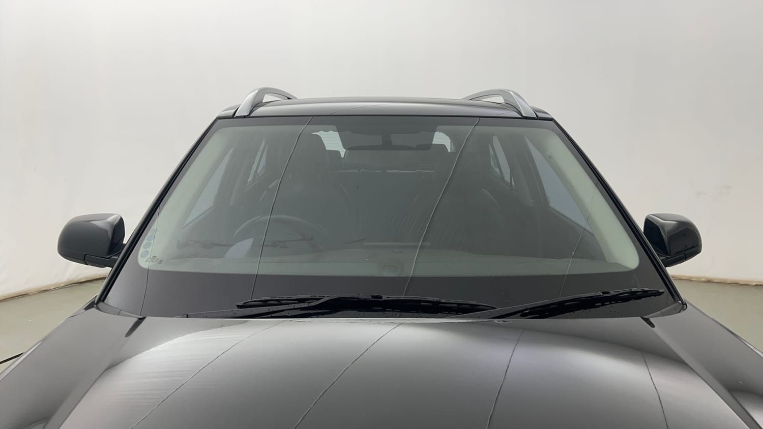 Used 2021 Hyundai Venue SX (O) 1.5 CRDi Diesel Manual exterior FRONT WINDSHIELD VIEW