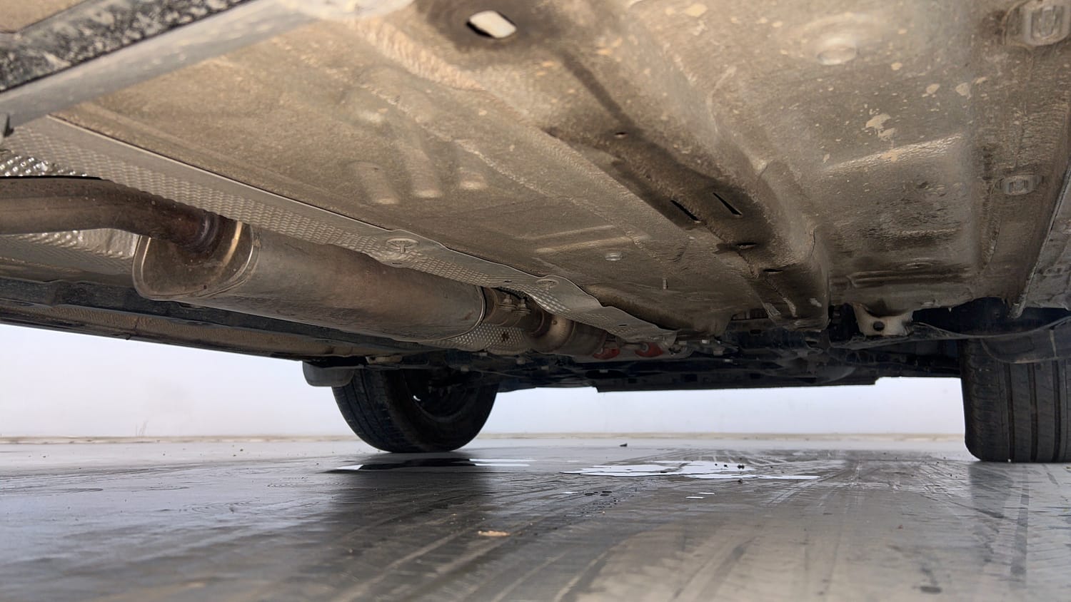 Used 2025 Volkswagen Virtus Comfortline 1.0 TSI MT Petrol Manual extra REAR RIGHT UNDERBODY VIEW